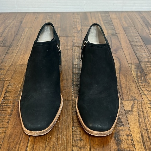 Caslon Booties boots black leather suede
Zip closure size 7 - Picture 5 of 12